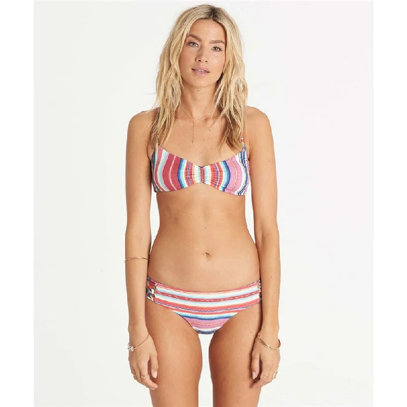 Striped bikini with a classic pattern for a timeless beach aestheticBillabong Baja Babe Crossback Bikini Top