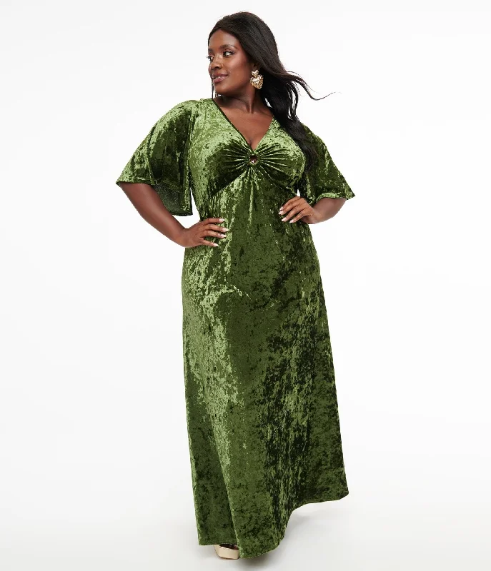 Pleated Women Dress with a Timeless and Elegant TextureSmak Parlour Plus Size 1970s Mossy Green Velvet Cutout Maxi Dress