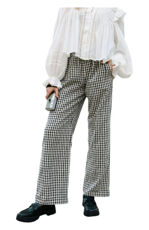 Straight - leg women trousers with a classic and timeless designGingham Pants In Black