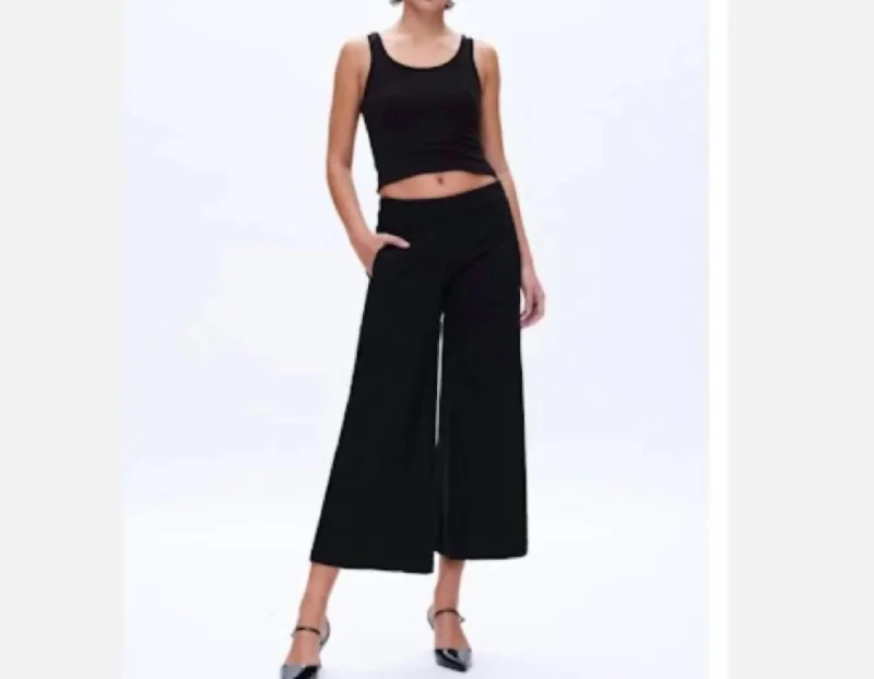 High - waisted women trousers for a flattering and retro lookThe Onyx Wide Leg Pant In Noir