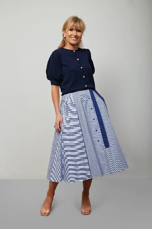 Cashmere Women Sweater with a Luxurious Soft TouchMDM Striped Poplin Skirt with Belt