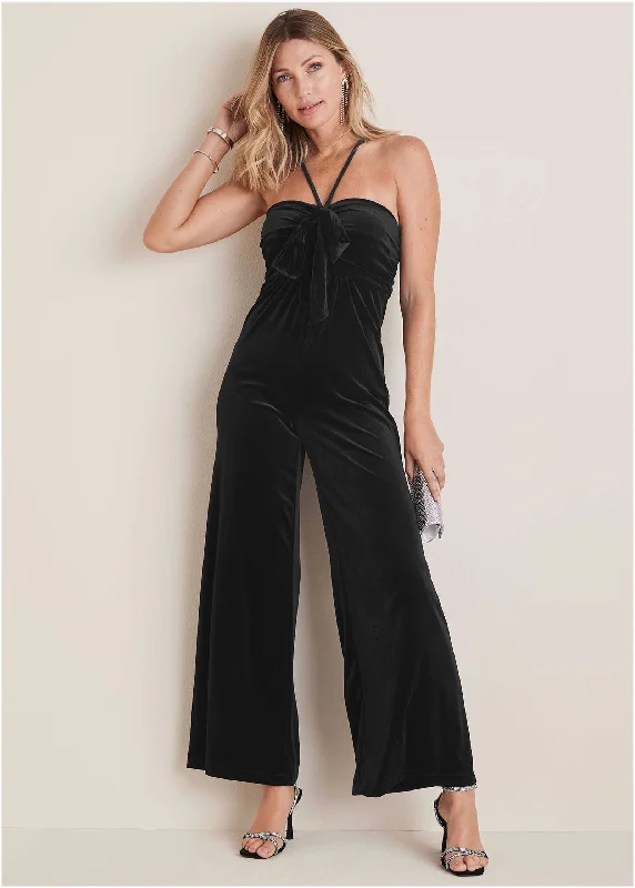 V - Neck Women Sweater to Elongate the NecklineStretch Velvet Halter Jumpsuit - Black