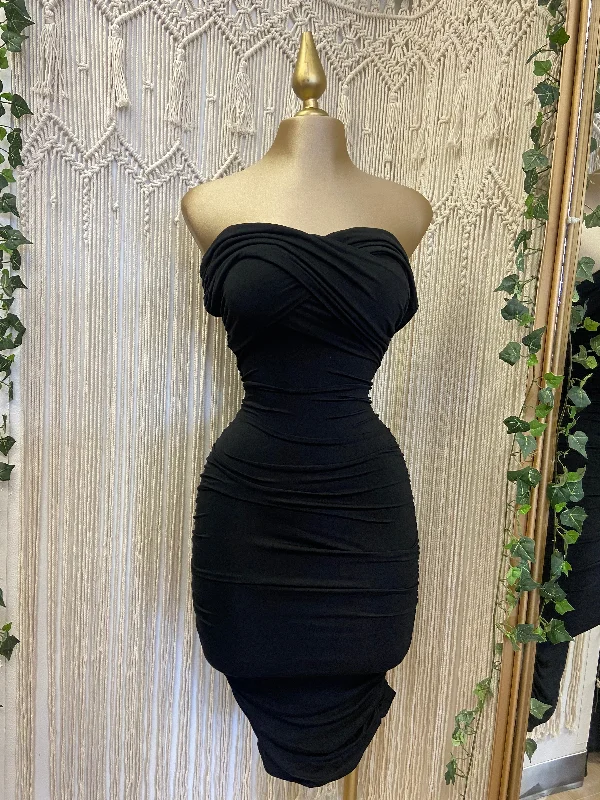 Little Black Women Dress with Sequins for a Glamorous Night OutCrossed Midi Ruched Dress