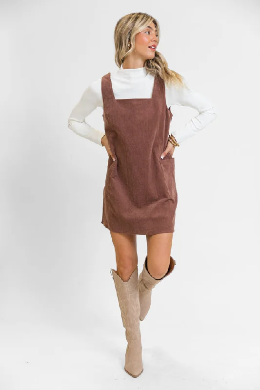 Pleated Women Dress with a Timeless and Elegant TextureFelt The Chill Brown Cord Square Neck Jumper