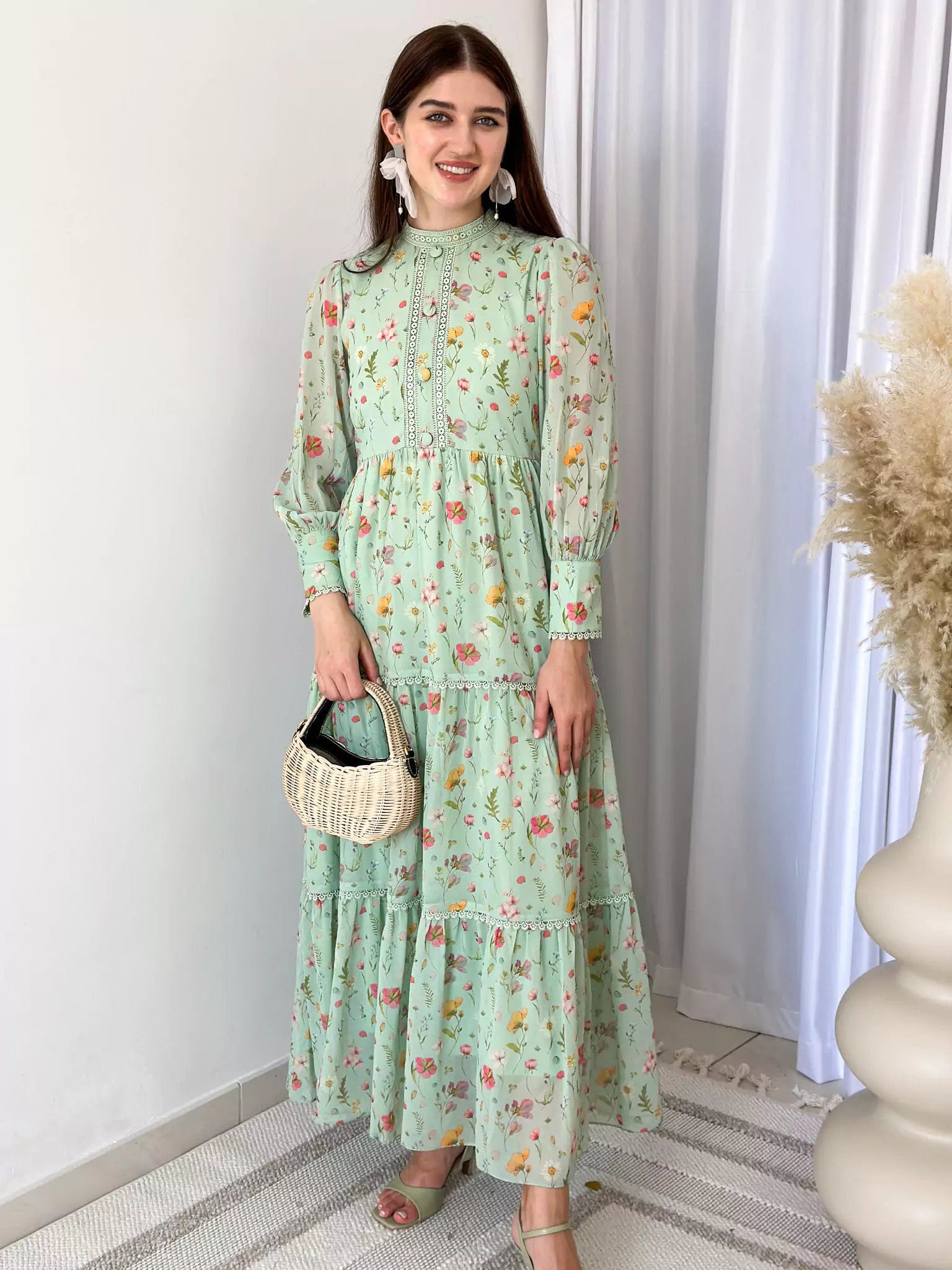 Sheath Women Dress with a Tailored Fit for a Professional LookHannah Lace Dress In Pastel Green Floral