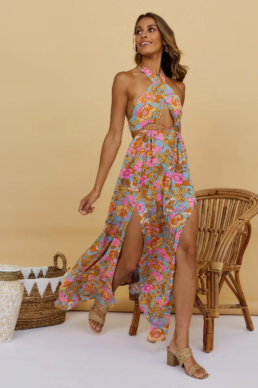 Backless Women Dress for a Sexy and Alluring Look at Evening EventsOasis Pond Maxi Dress