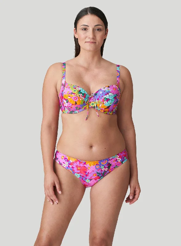 String bikini for a minimalistic and sexy beach stylePrimaDonna Swimwear: Najac Full Cup Bikini Top Floral Explosion